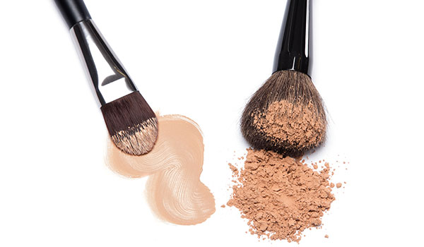 Difference between a compact powder and foundation