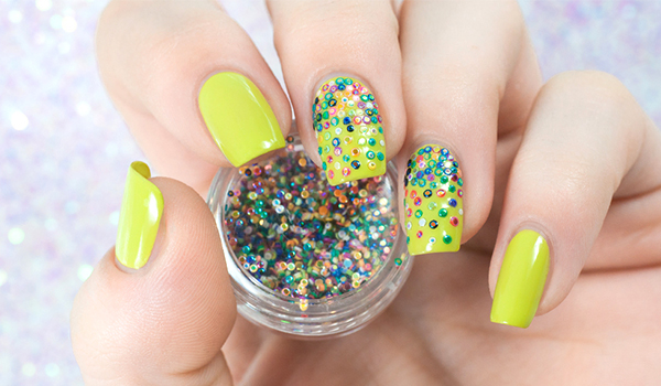 Painting your nails with glitter nail polish? Use a DIY peel-off base coat first! 
