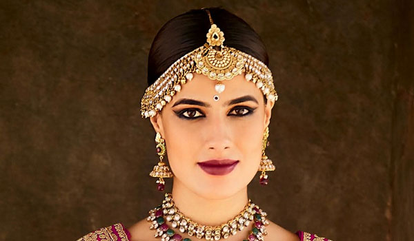 Indian Bridal Makeup Bridal Makeup Hairstyle Stock Photo 1934913170 |  Shutterstock