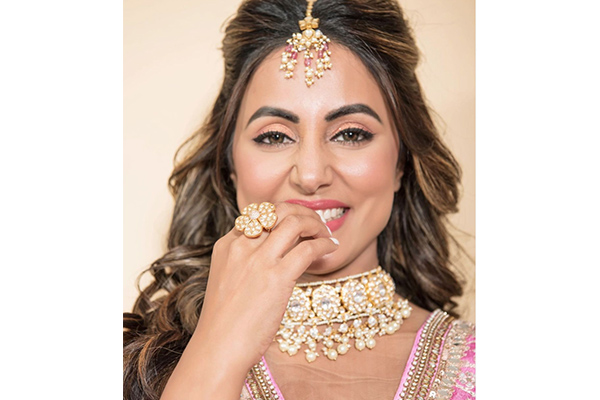 Get the look: Hina Khan’s glam wedding guest makeup look