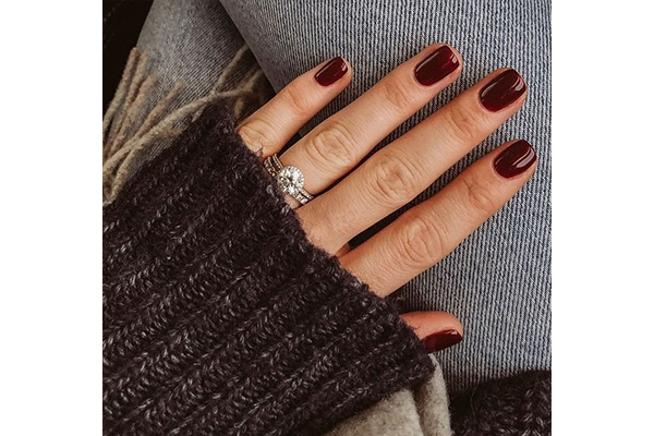 What colors of mail polish looks okay on red hands? : r/RedditLaqueristas