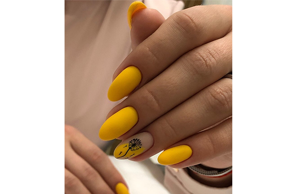 Yellow Sunflower Nails Are Sprouting Up Everywhere This Spring — See Photos  | Allure