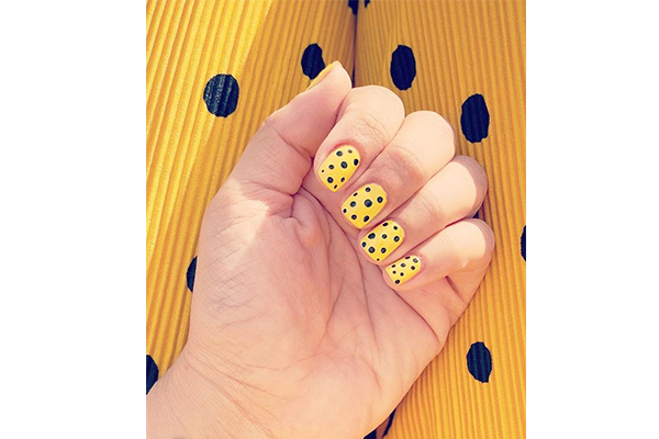 gorgeous yellow nail art designs summer 3