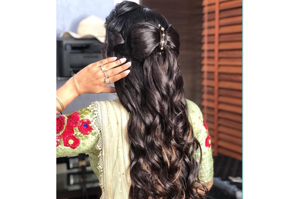 Vaishali hair & makeup - Hairstyle ❤️ #Bridal Hairstyle For Girls With Long  Hair #Messy Bun Updo #Hairstyles by Vaishali Meher @ Blush and blow salon |  Facebook