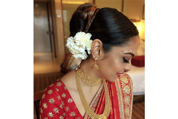 South Indian Bridal Wedding Hair #SouthIndianbride #WeddingHairstyle  #BridalHairst… | Indian bridal hairstyles, South indian bride hairstyle, Indian  bride hairstyle