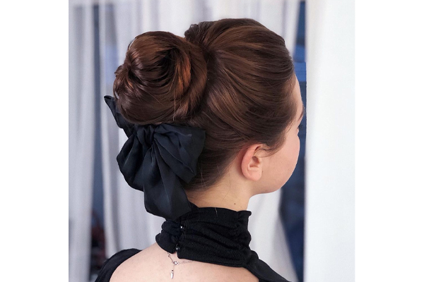 Heart-shaped bun to romantic updo: Last minute hairstyle ideas for your  Valentine's Day date tonight! | The Times of India