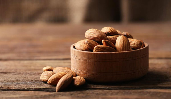 HOW ALMONDS HELP YOUR SKIN AND HAIR