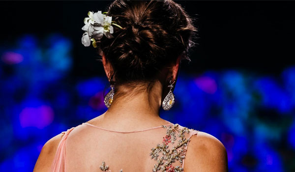 BB FESTIVE GUIDE: HOW TO ADD FLOWERS TO YOUR BUN HAIRSTYLE