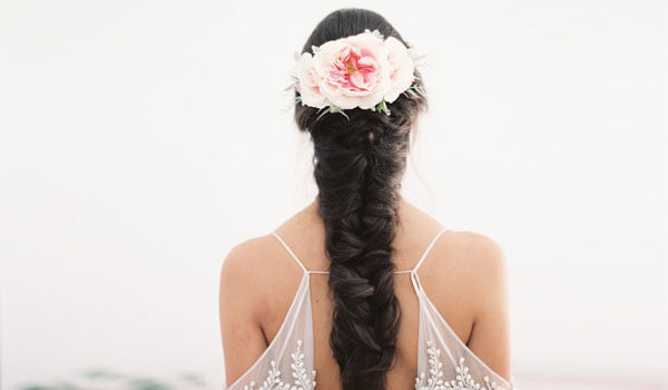 Instagram Alert! 🌸🌺 Fresh Flower Hairstyles - Super Pretty ways to use  Flowers in your Hair! - Witty Vows