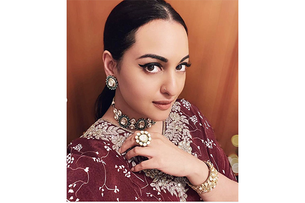 how to recreate Sonakshi Sinha%E2%80%99s fresh faced Indian makeup look1