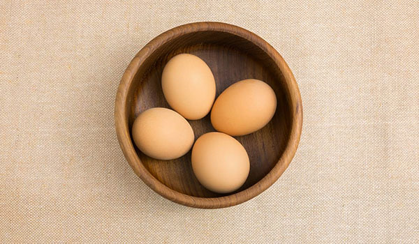 HOW TO USE EGGS FOR YOUR HAIR AND SKIN