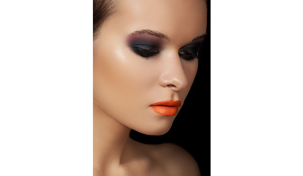 HOW TO MAKE A STATEMENT WITH AN ORANGE LIP