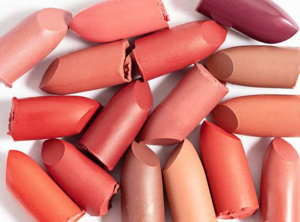 How to Choose Between Lipstick or Lip Gloss