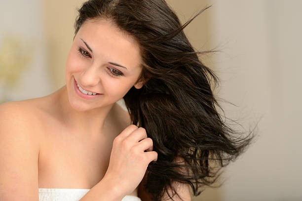 How to Dry Hair Naturally Without Frizz