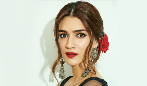 Kriti Sanon Birthday Special: 5 desi beauty looks to copy from the actress