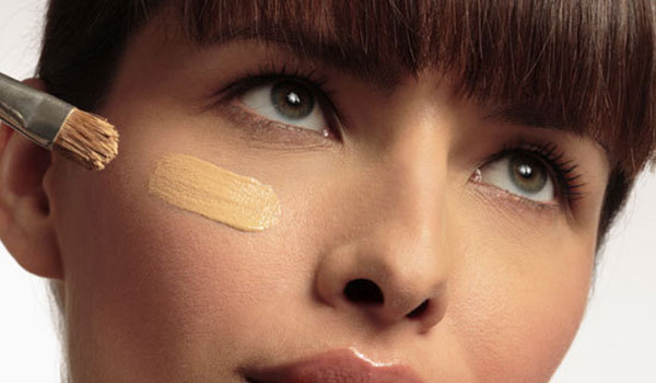A guide to covering your pimple scars with concealer