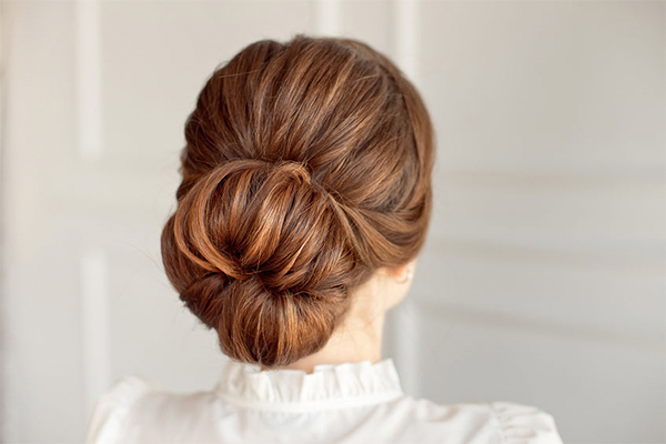 25 Romantic Bun Hairstyles for Prom That Are Easy to Do