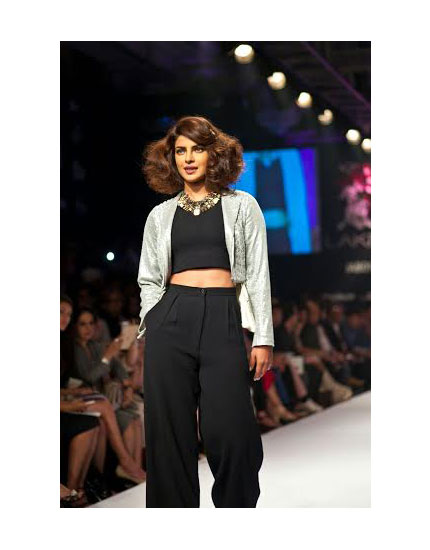 show stoppers lakme fashion week 2014 kareena kapoor 430x550