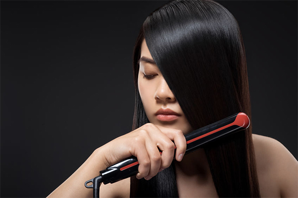 The right way to straighten hair without damaging it