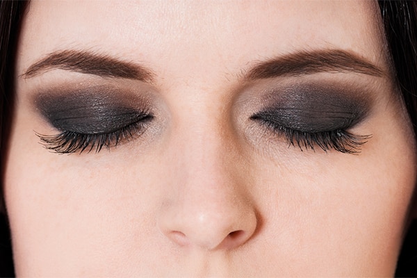 sultry smokey eyes with one product